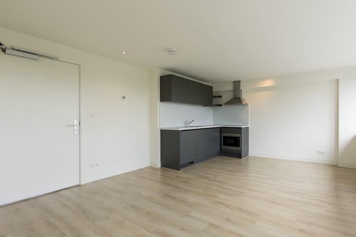 Photo 5 of Burgemeester Verwielstraat 2-C07