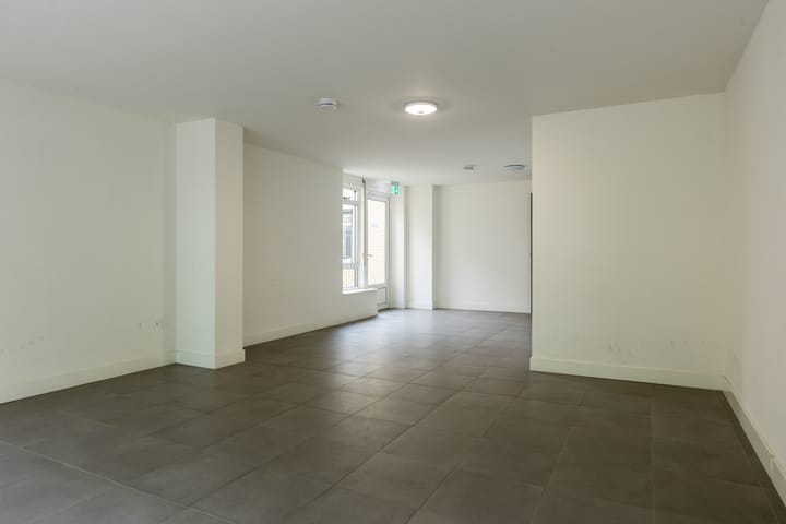 Photo 15 of Burgemeester Verwielstraat 2-C07