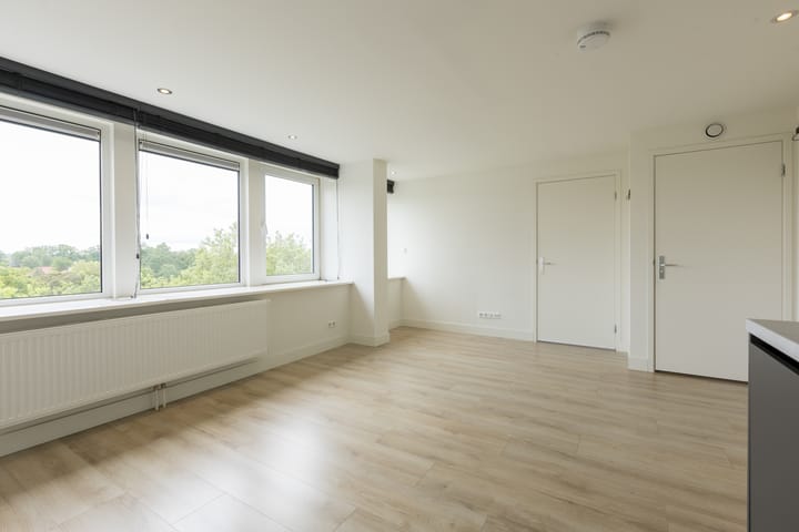 Photo 3 of Burgemeester Verwielstraat 2-C07