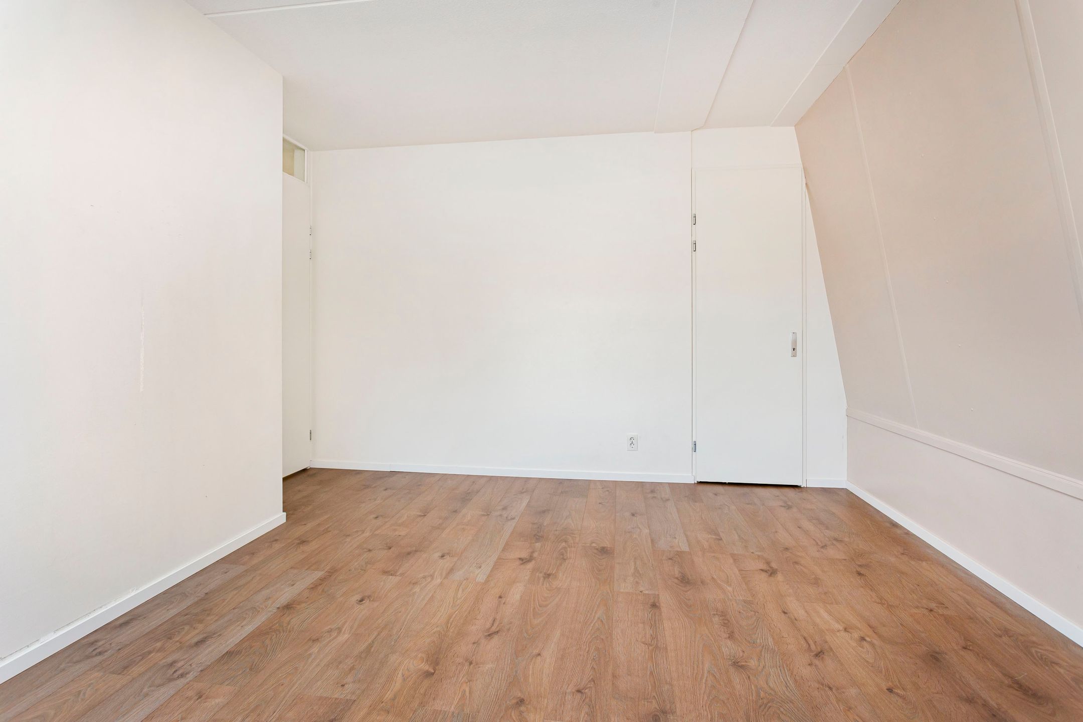 Foto 15 van Leilat 83