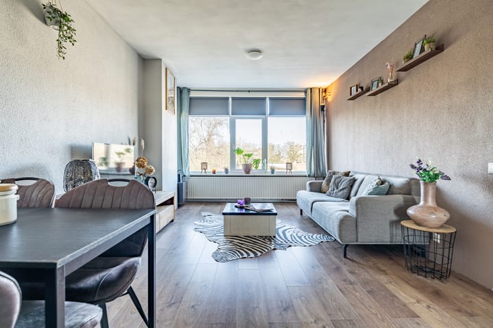 Photo 5 of Bachstraat 560