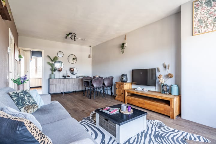 Photo 6 of Bachstraat 560