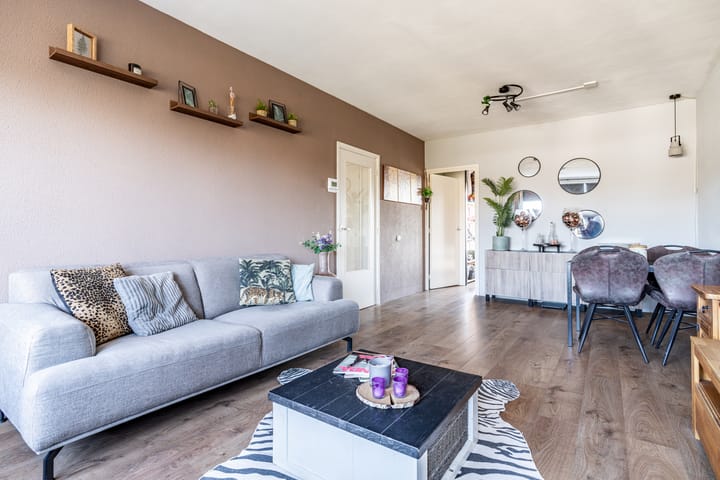 Photo 9 of Bachstraat 560