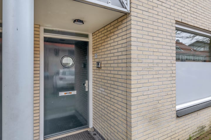 Foto 6 van Warmoezenierstraat 17