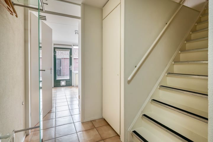 Foto 10 van Warmoezenierstraat 17