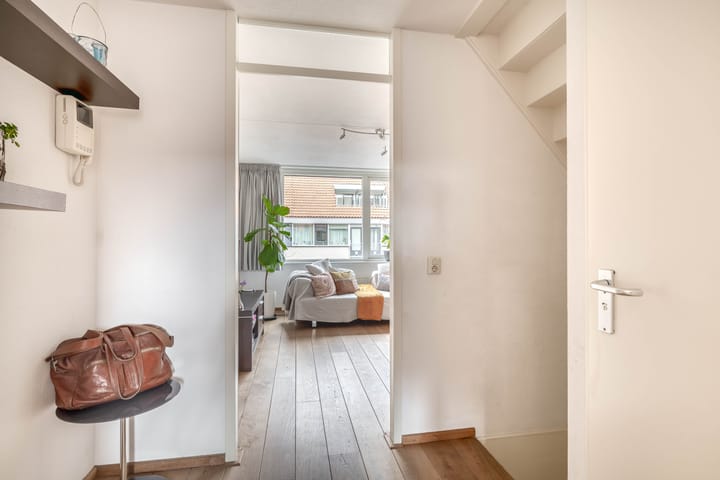 Foto 13 van Warmoezenierstraat 17