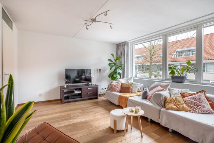 Foto 16 van Warmoezenierstraat 17