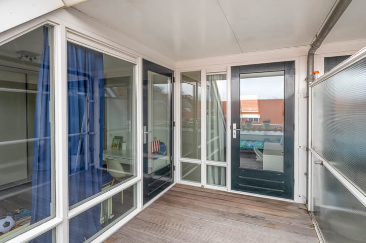 Foto 33 van Warmoezenierstraat 17