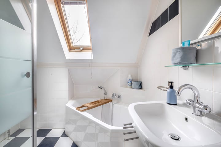 Foto 36 van Warmoezenierstraat 17