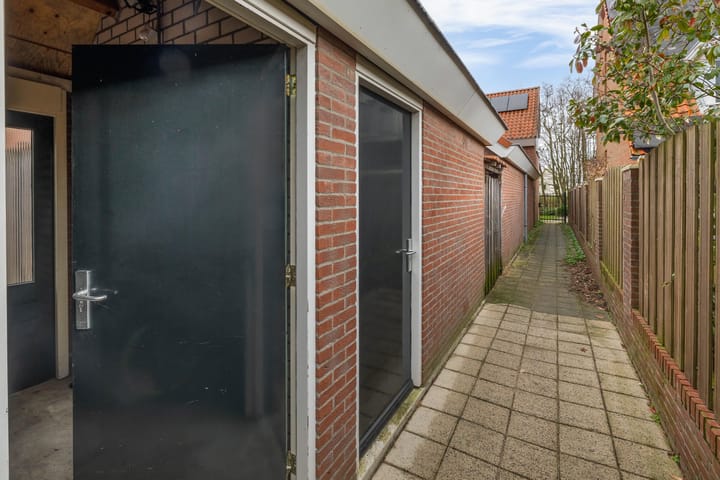 Foto 47 van Warmoezenierstraat 17