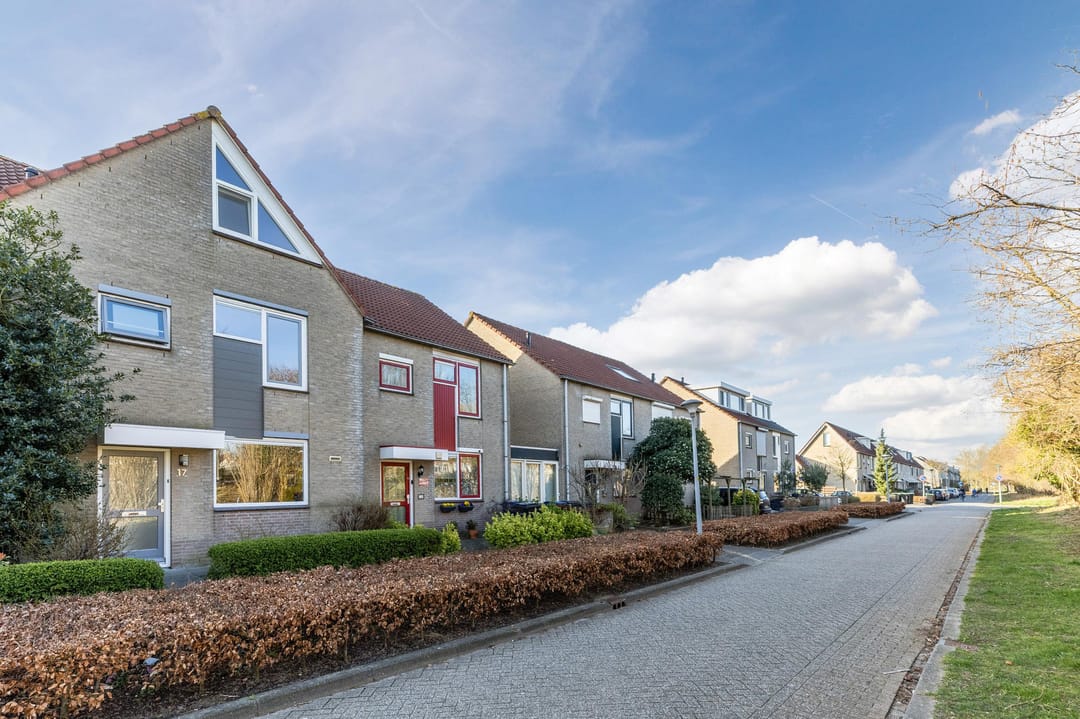 Photo 2 of Weidekruidveld 17