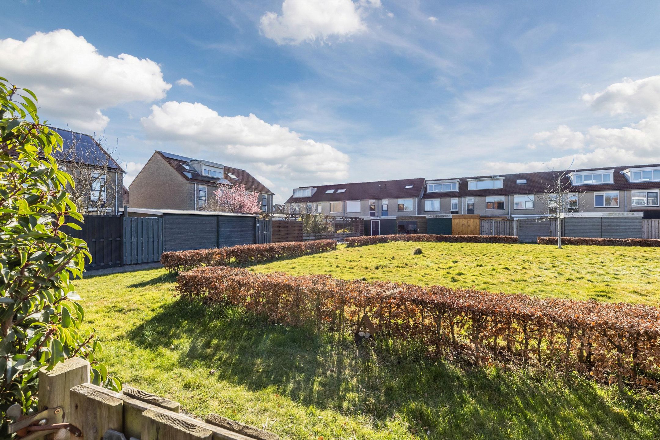 Photo 39 of Weidekruidveld 17