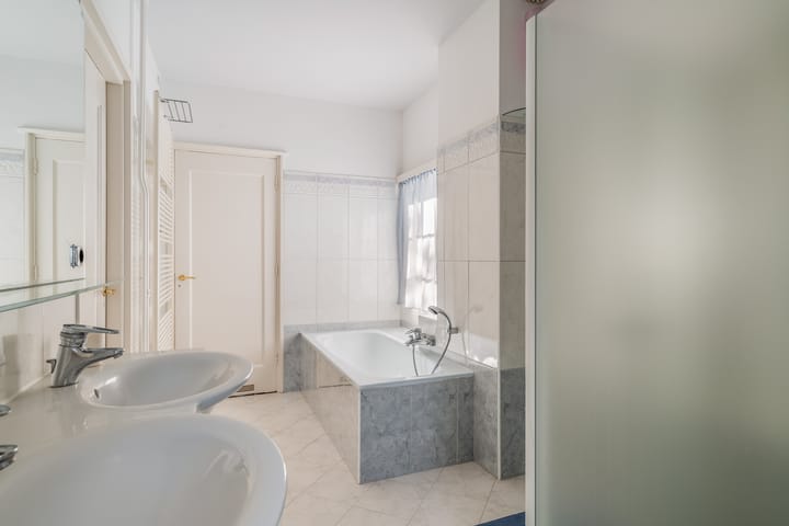 Foto 30 van Helmlaan 16