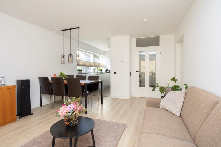 Photo 14 of Burgemeester Hendrixstraat 97