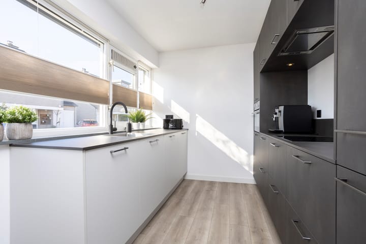 Photo 19 of Burgemeester Hendrixstraat 97