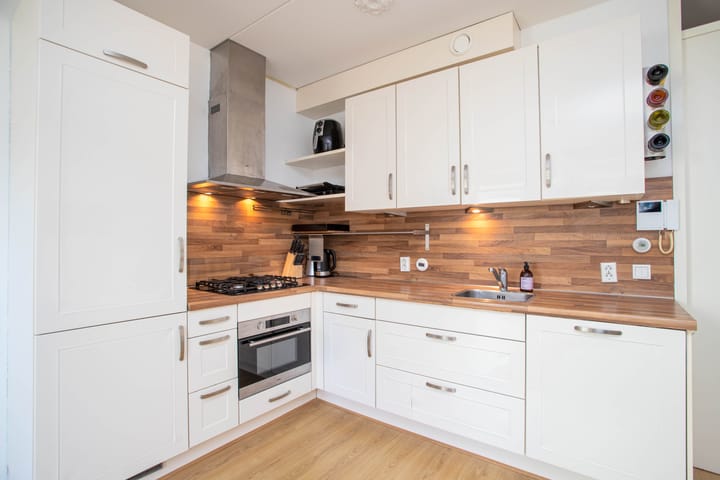 Photo 11 of Berlagestraat 40