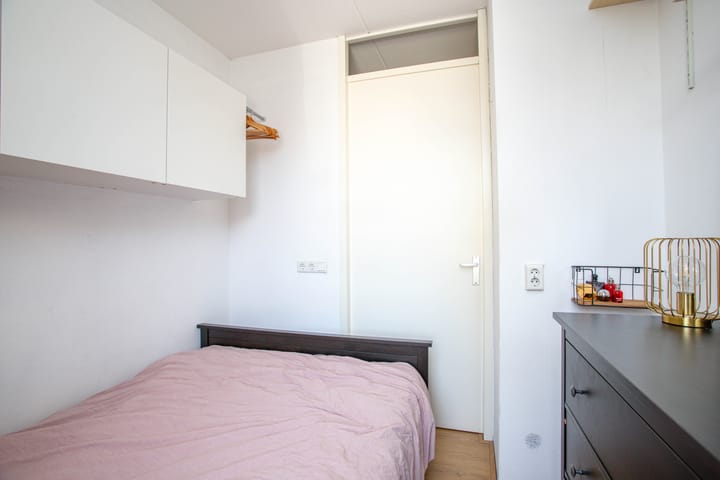 Photo 13 of Berlagestraat 40