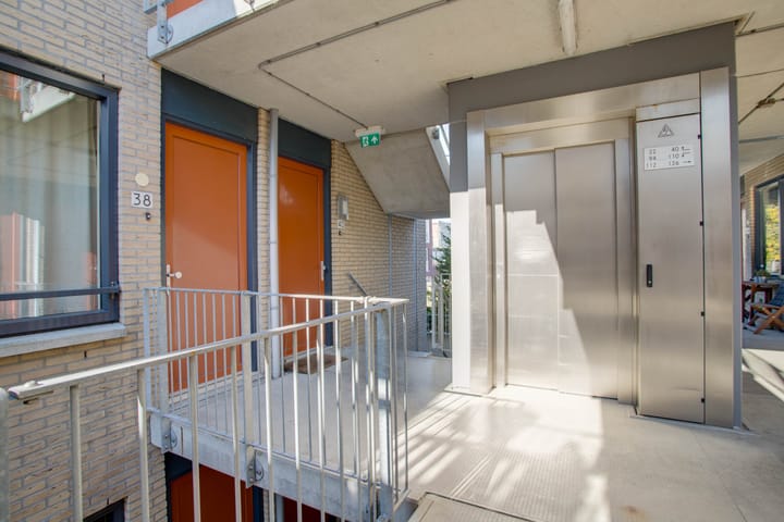 Photo 18 of Berlagestraat 40