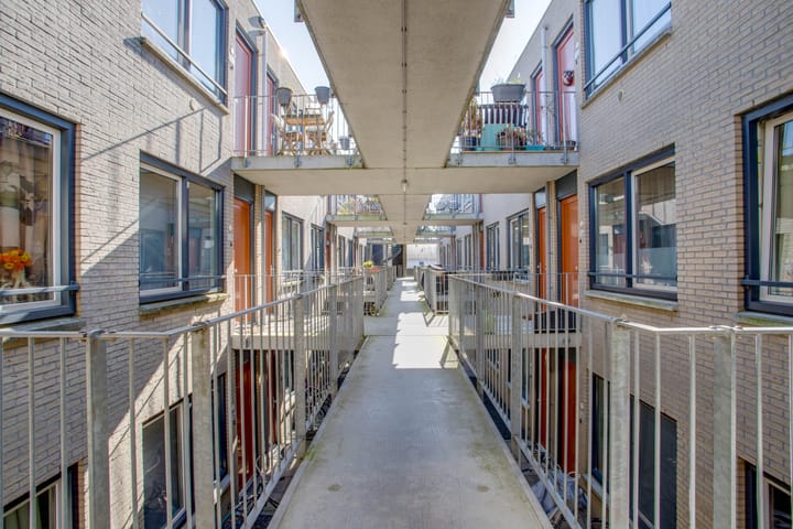 Photo 19 of Berlagestraat 40