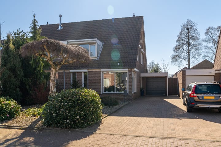 Foto 1 van Walstro 9