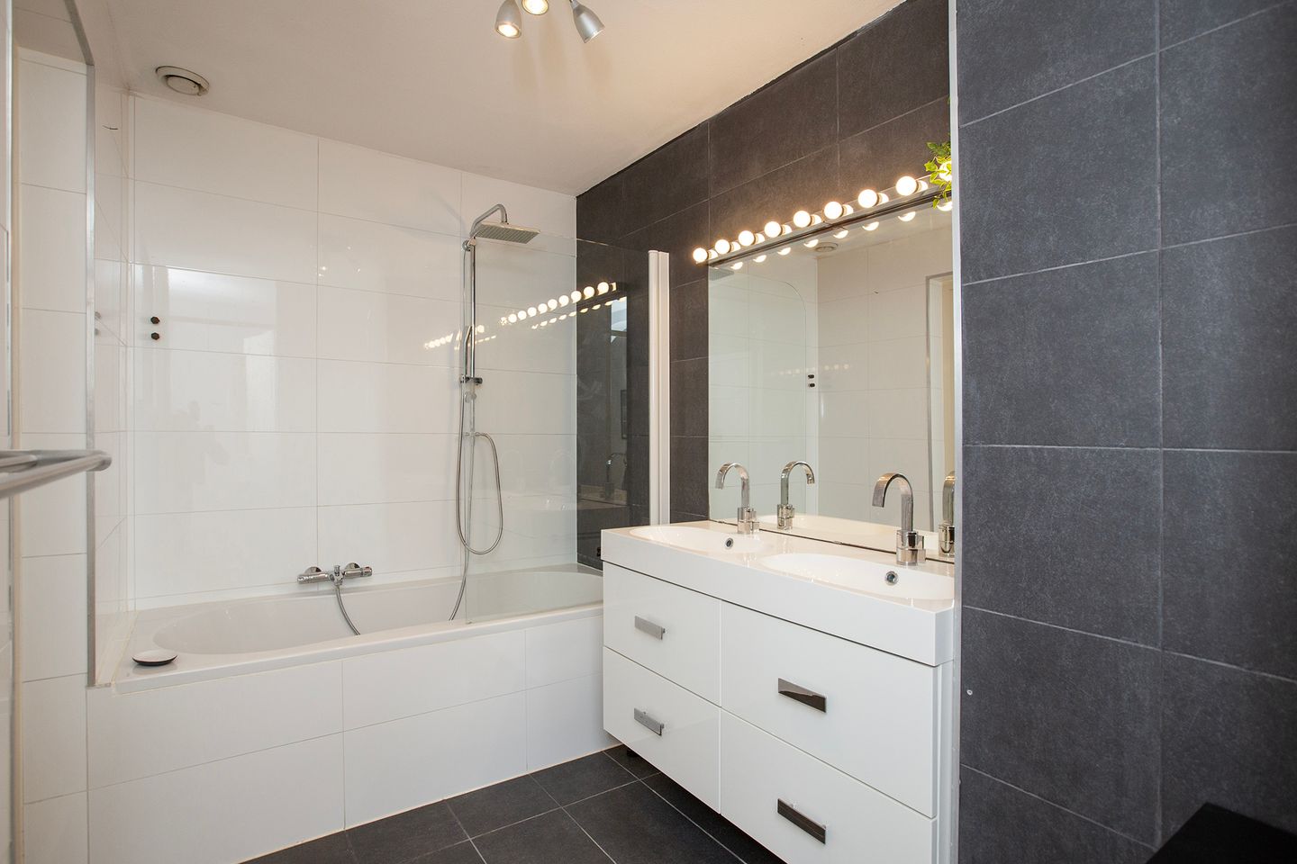 Foto 14 van Borneolaan 286