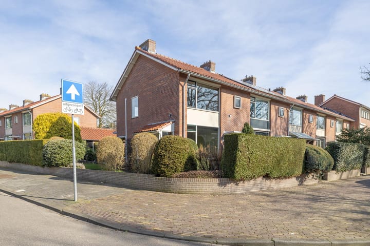 Foto 2 van Van Riebeeckweg 1