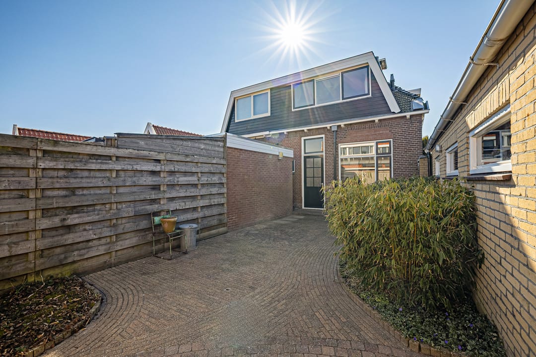 Photo 32 of Leeuwarderweg 28