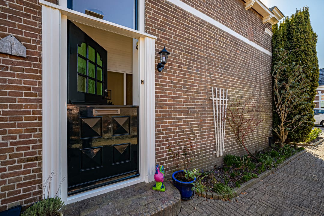 Photo 37 of Leeuwarderweg 28