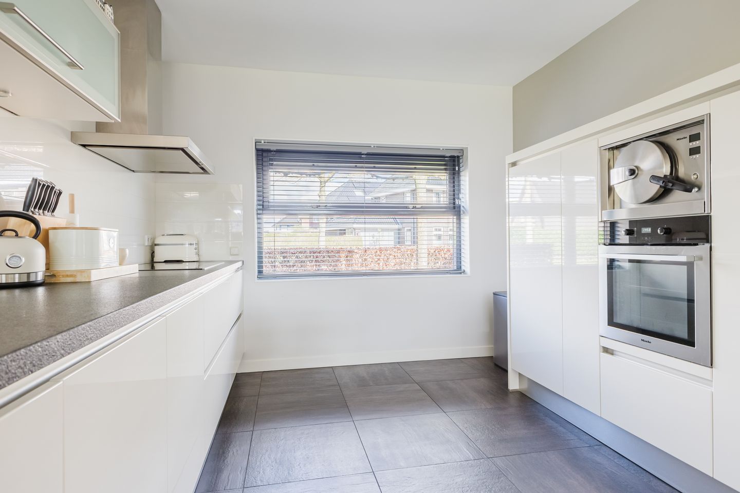 Foto 29 van Nienke van Hichtumweg 36