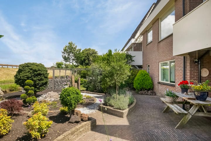 Foto 33 van Boterbloem 24