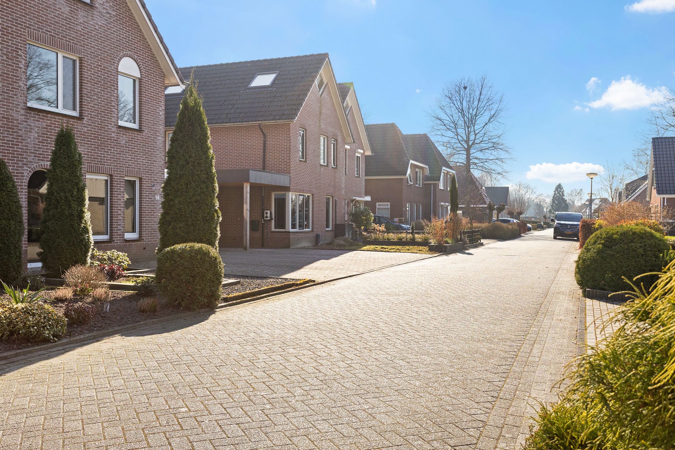 Foto 9 van Zr. Damasastraat 16