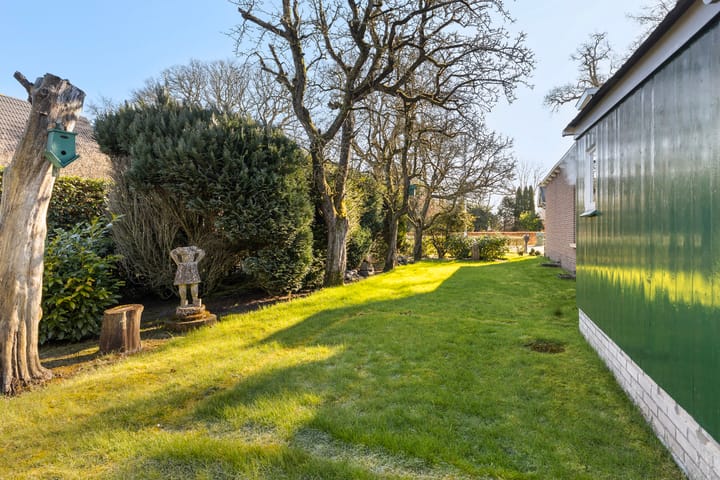 Photo 36 of Van Sminiaweg 17