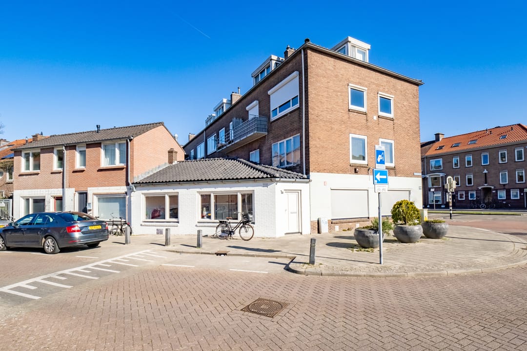 Photo 1 of Warmoesstraat 1-A