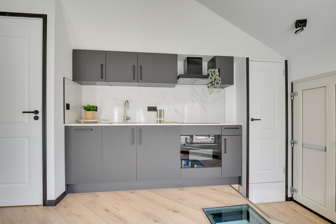 Photo 7 of Warmoesstraat 1-A