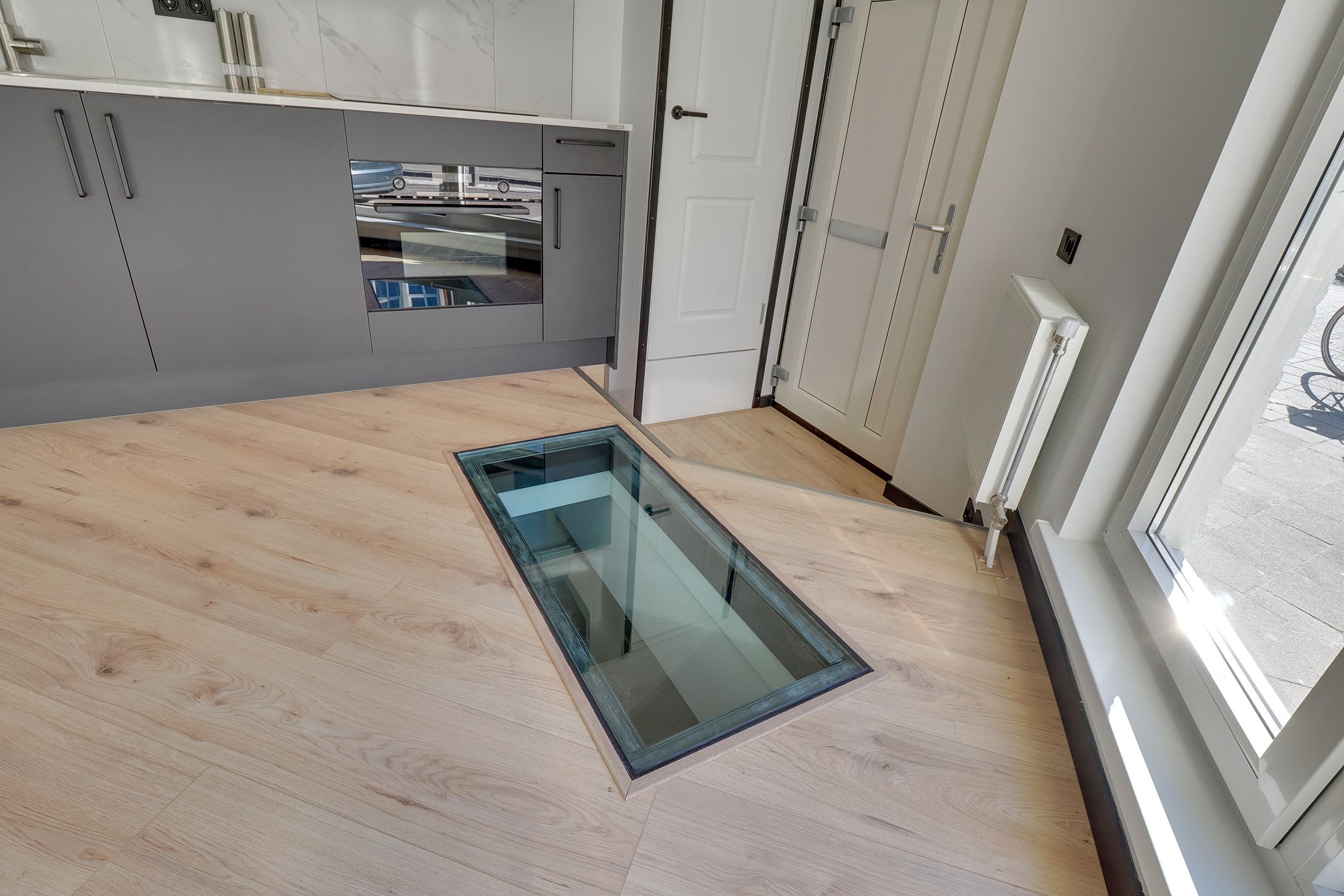 Photo 9 of Warmoesstraat 1-A