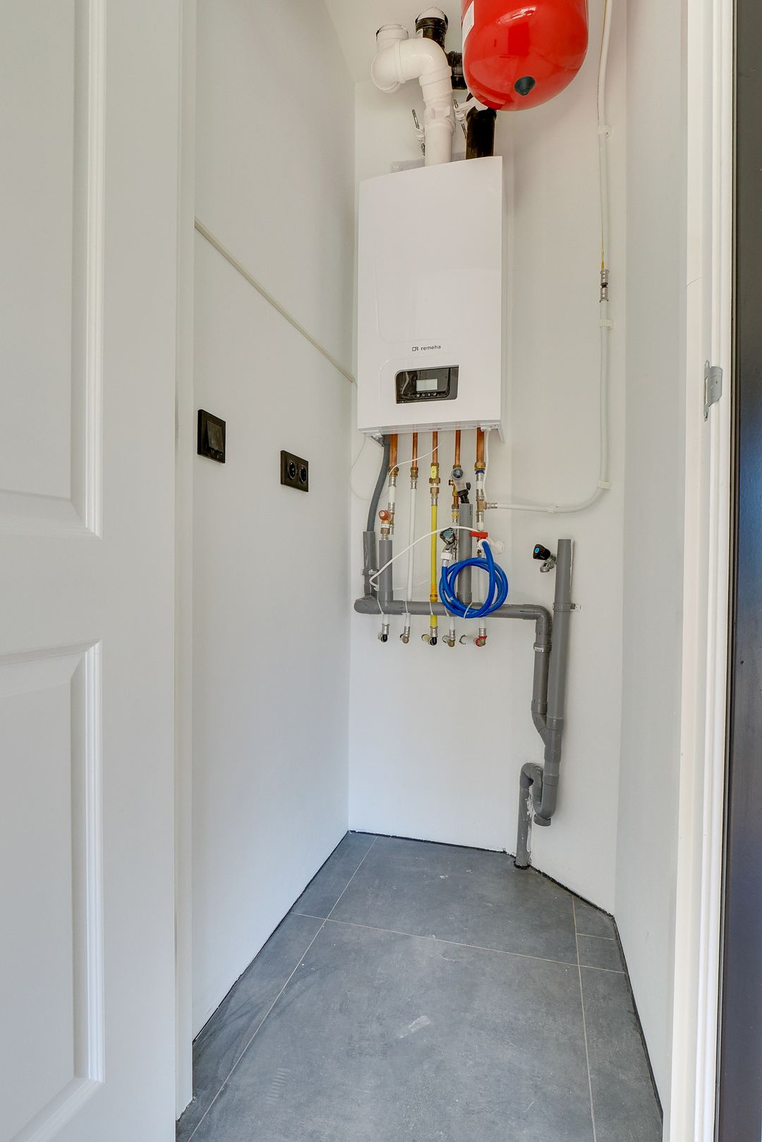 Photo 13 of Warmoesstraat 1-A