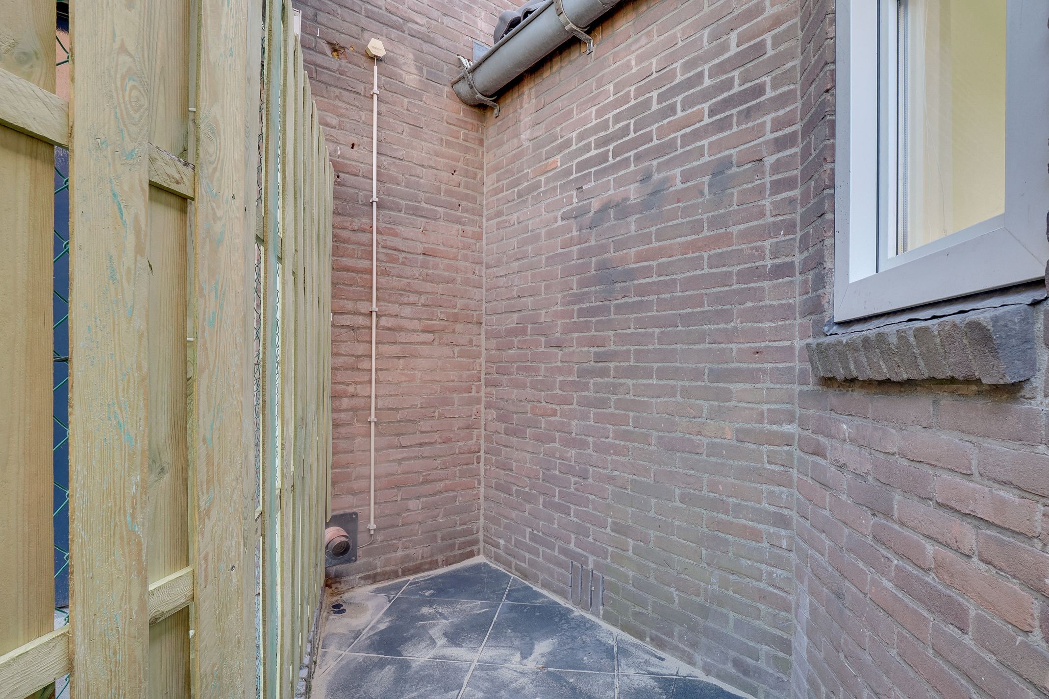 Photo 21 of Warmoesstraat 1-A