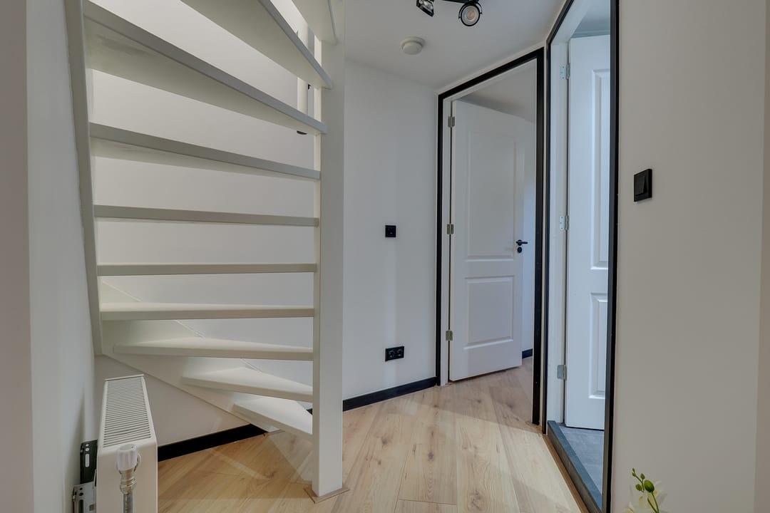 Photo 22 of Warmoesstraat 1-A