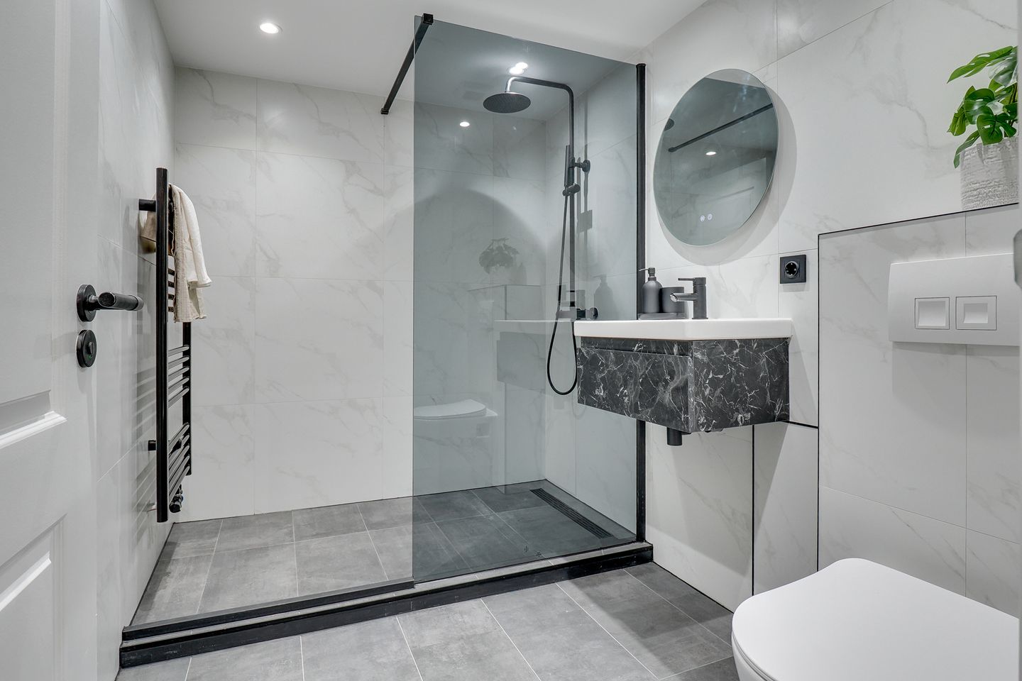 Photo 25 of Warmoesstraat 1-A