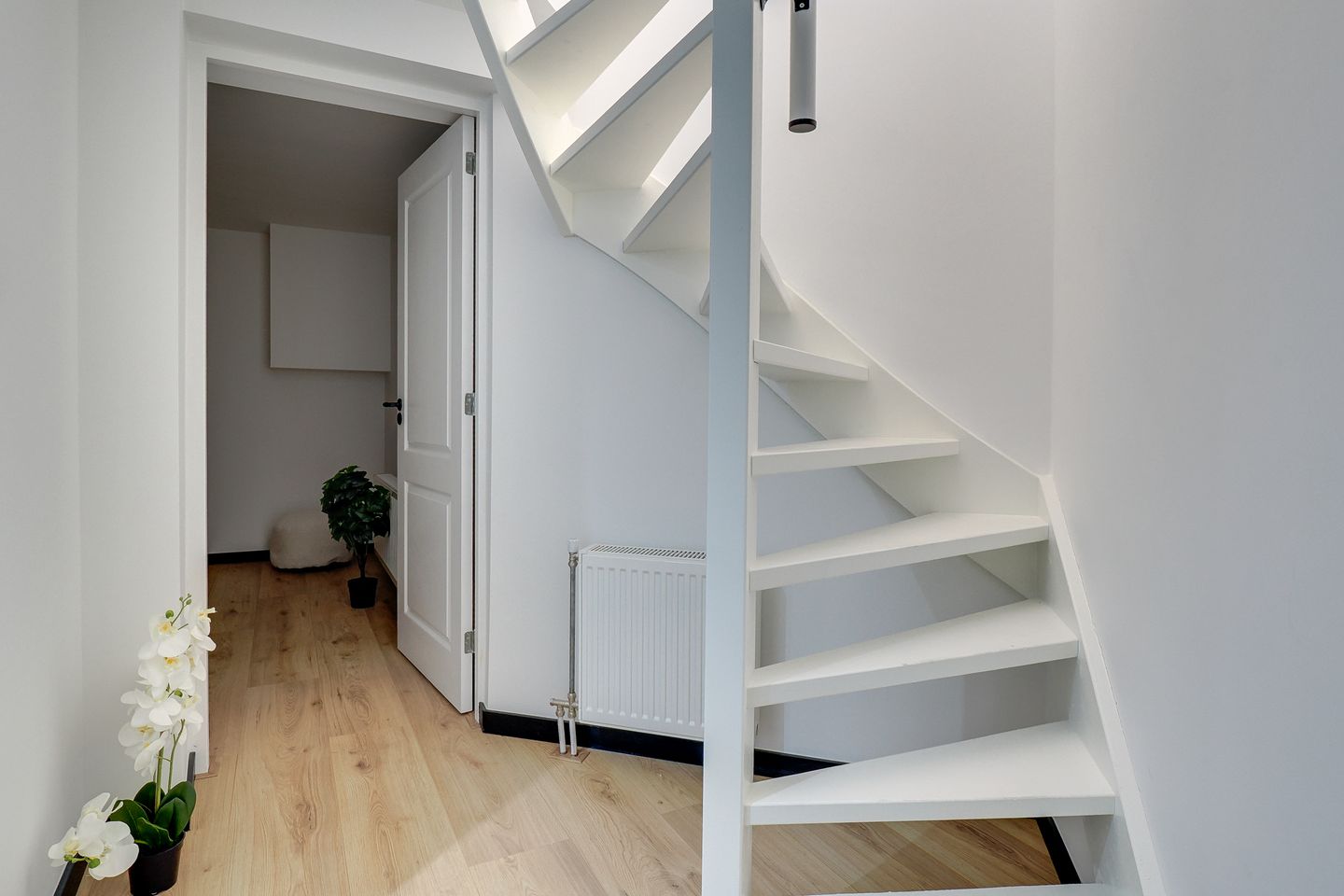 Photo 29 of Warmoesstraat 1-A