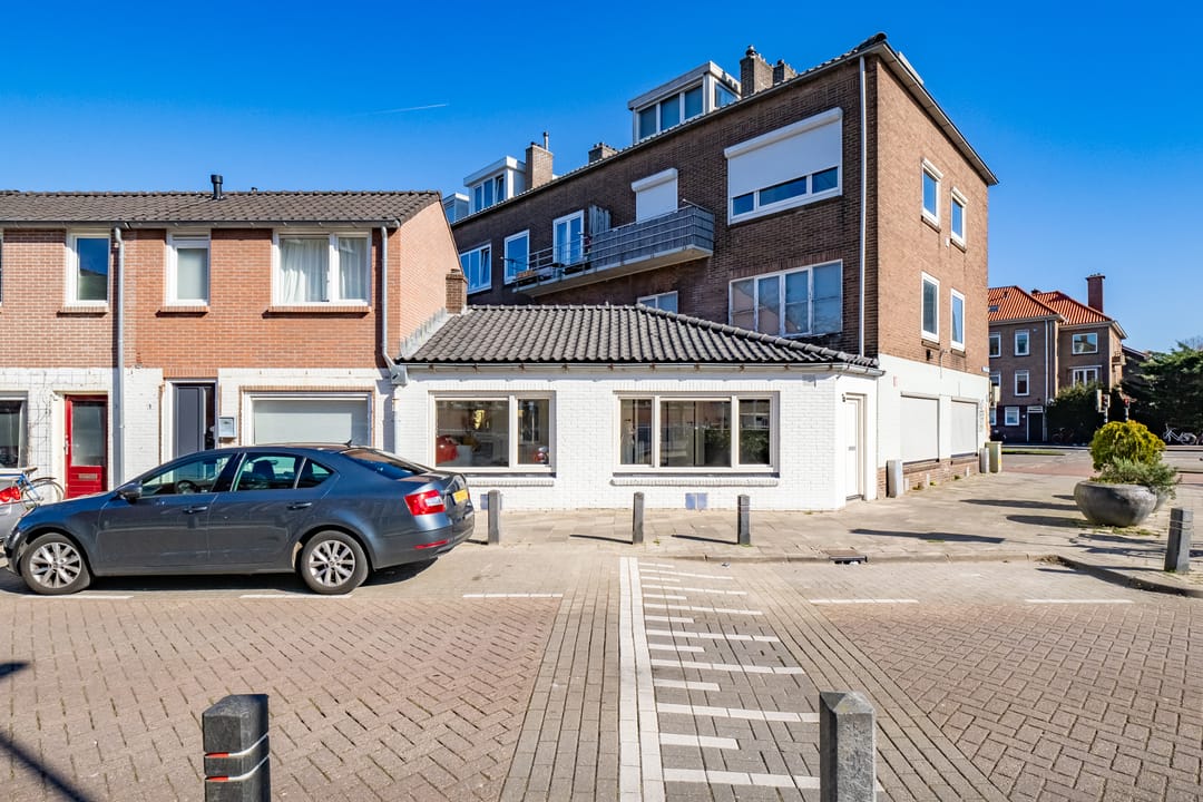 Photo 32 of Warmoesstraat 1-A