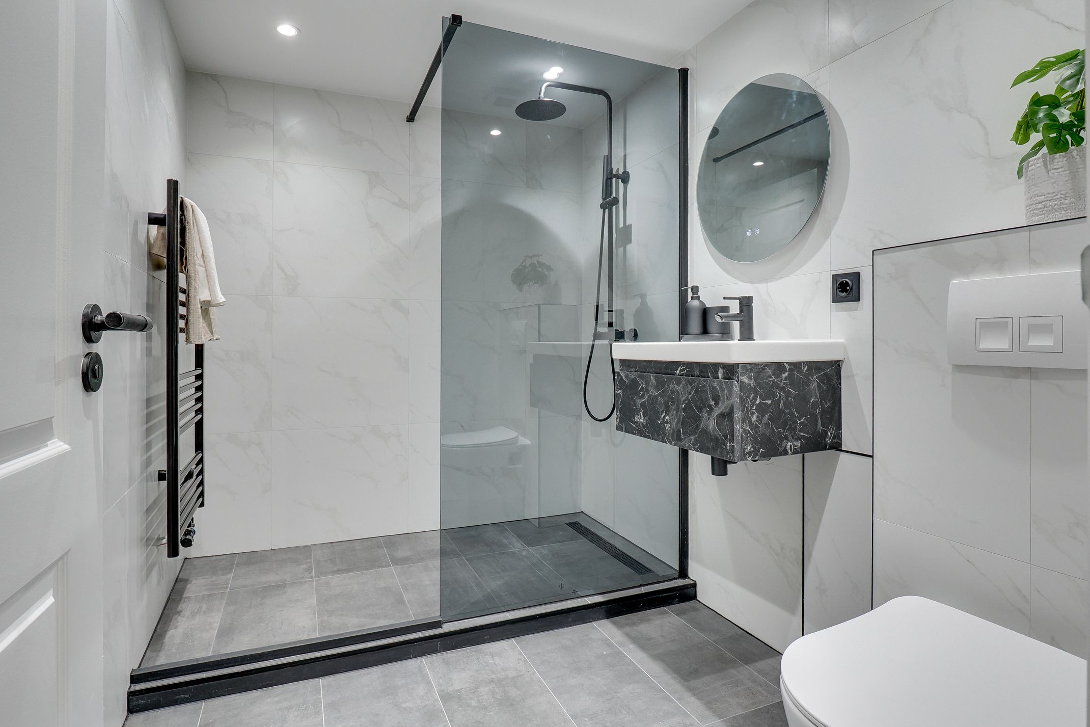 Photo 3 of Warmoesstraat 1-A