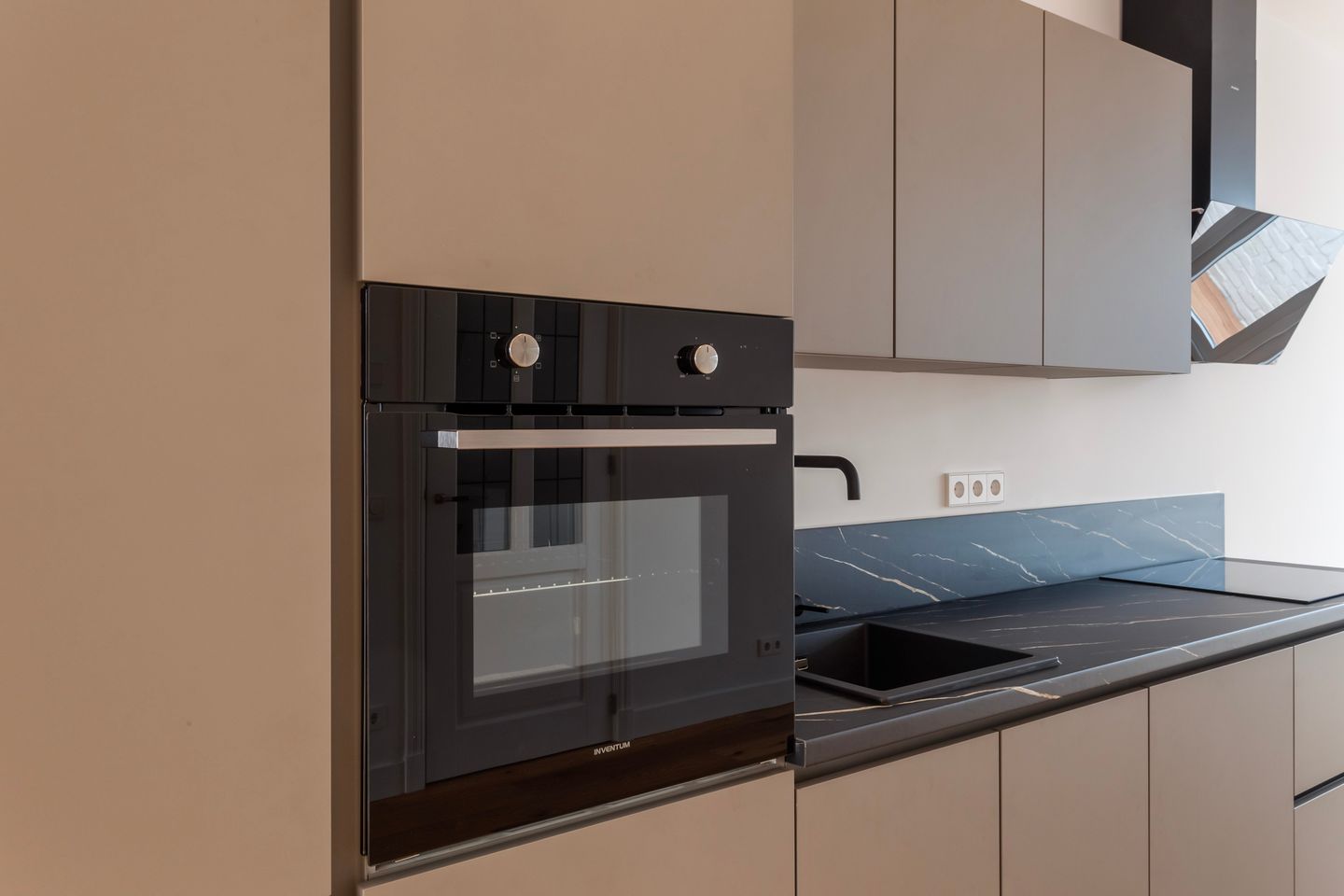 Foto 10 van Hoenderloostraat 81