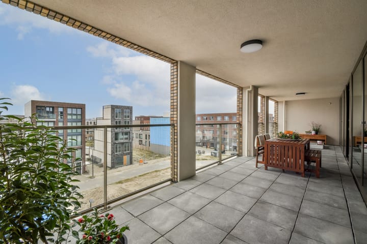 Foto 19 van Cola Debrotstraat 18