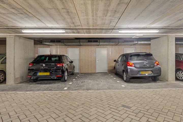 Foto 24 van Middeldijkerplein 88