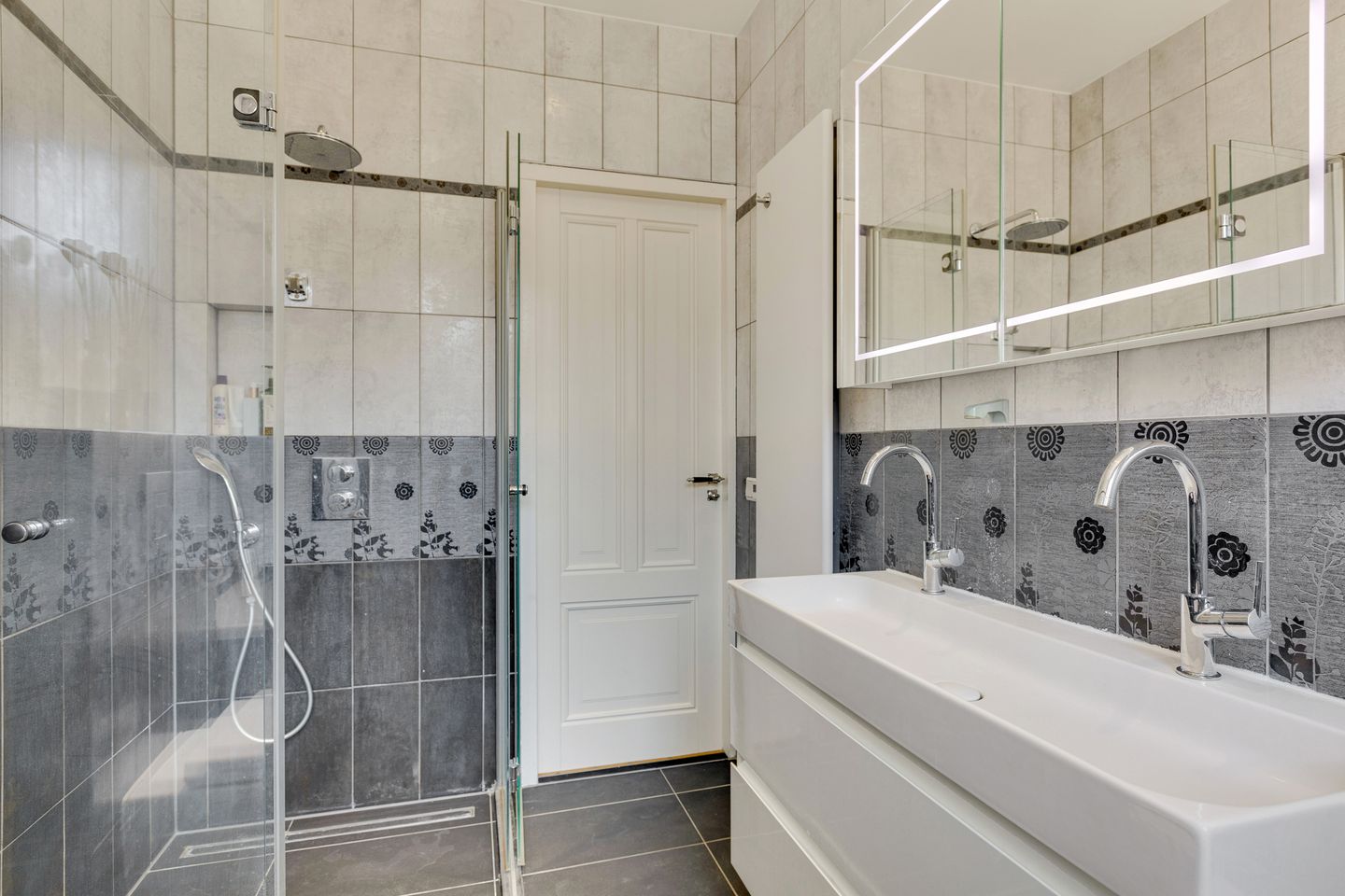 Photo 40 of Valkstraat 13