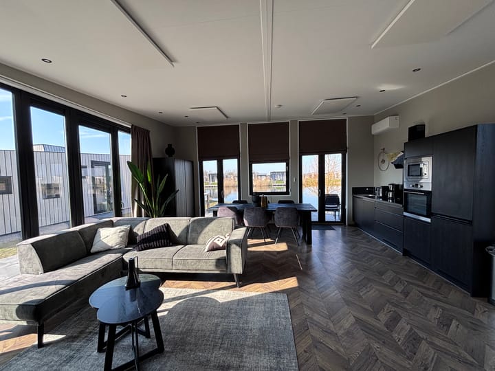 Photo 2 of Flevoweg 90-734