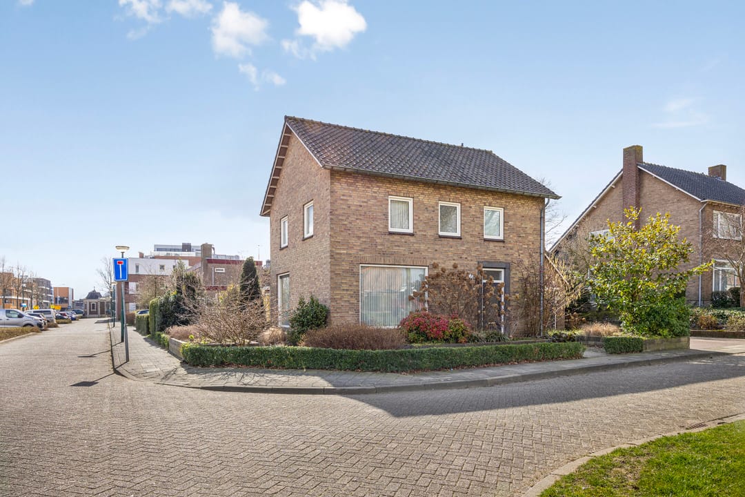 Koopwoningen - huizen te koop in [Funda]