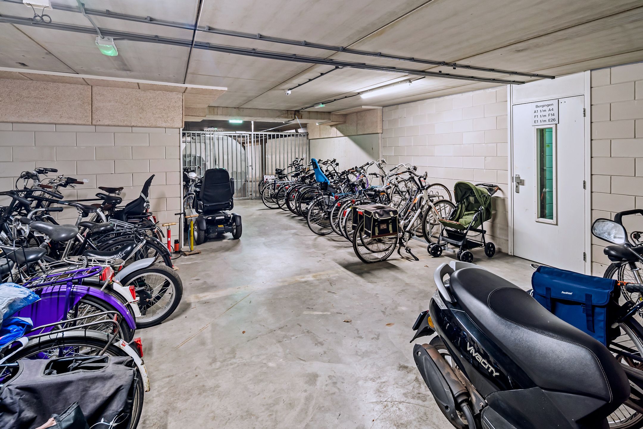 Foto 27 van Kanaalboulevard 42