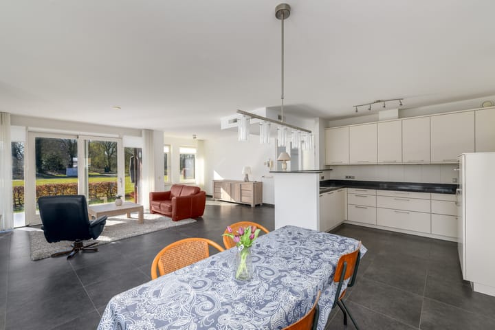 Foto 10 van Weidemaad 142